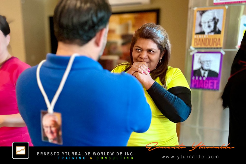 Team Building Corporativo LATAM con actividades lúdicas y reflexivas en talleres de cuerdas